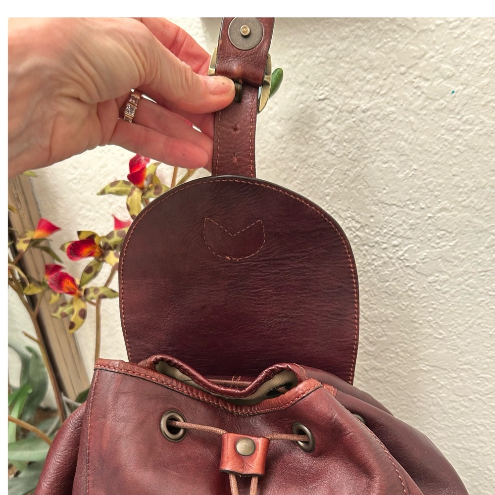 Old Angler Leather Backpack - Picture 6 of 15
